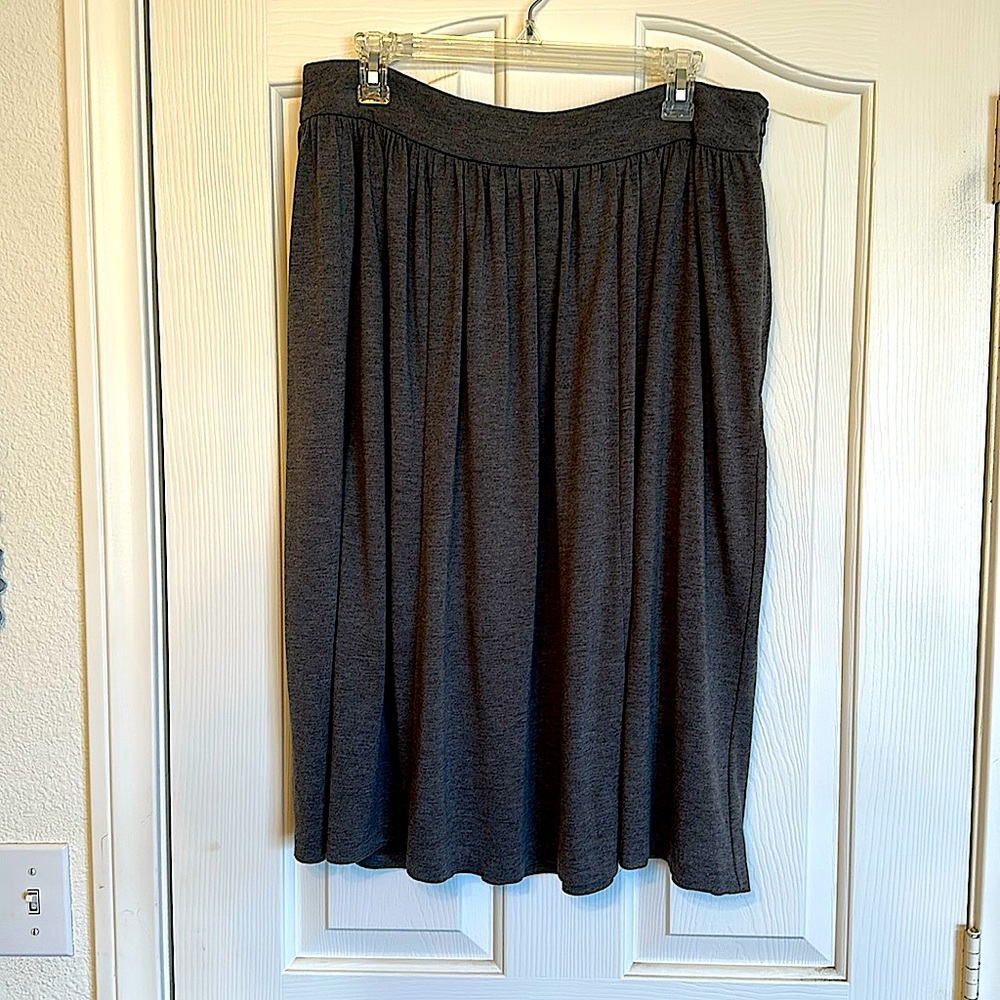 Gathered knit skirt